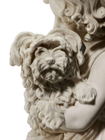 A WHITE MARBLE GROUP OF YOUNG GIRL, PROBABLY MISS DAMES EMBRACING A MALTESE DOG - Foto 5