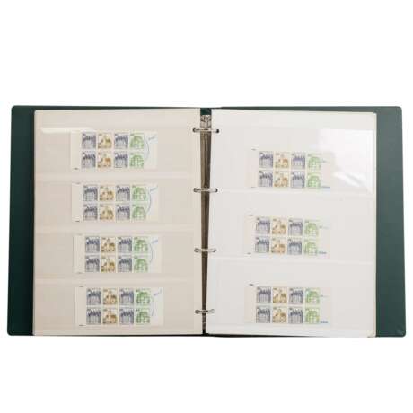 Berlin - stamp booklet **, catalog value: ca. 2.300,- - photo 1