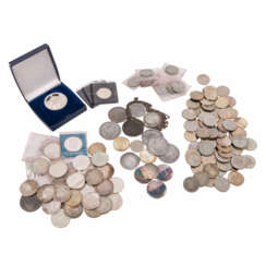 Mixed assortment coins and medals -