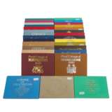 A magnificent convolute with 31 x coin sets - All World 1971-1980 - фото 3