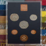 A magnificent convolute with 31 x coin sets - All World 1971-1980 - Foto 2