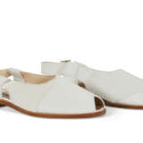 A PAIR OF WHITE PONY HAIR SANDALS - фото 1