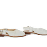 A PAIR OF WHITE PONY HAIR SANDALS - фото 4