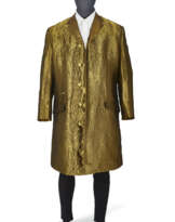 A GOLD FIGURED SILK SINGLE-BREASTED METALLIC COAT