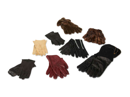 A Group of Nine Designer Gloves - Foto 1
