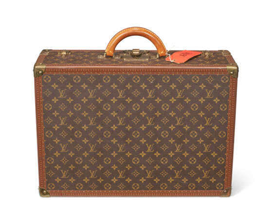 A PAIR OF PERSONALIZED BROWN MONOGRAM CANVAS HARDSIDED SUITCASES - Foto 3
