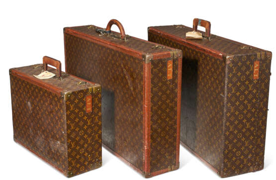 A SET OF THREE PERSONALIZED BROWN MONOGRAM HARDSIDED SUITCASES - photo 1