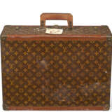 A SET OF THREE PERSONALIZED BROWN MONOGRAM HARDSIDED SUITCASES - photo 2
