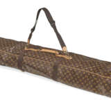A BROWN MONOGRAM CANVAS SKI BAG WITH GOLD HARDWARE - фото 3