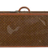 A SET OF THREE PERSONALIZED BROWN MONOGRAM HARDSIDED SUITCASES - photo 6