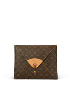 A PAIR OF BROWN MONOGRAM VISIONAIRE PORTFOLIOS - Foto 2