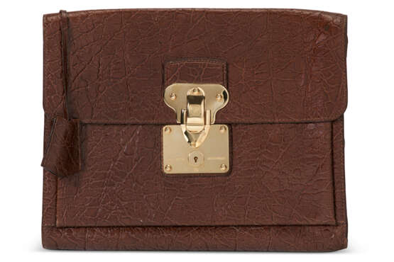 A BROWN AGED LEATHER PORTFOLIO WITH GOLD HARDWARE - фото 3