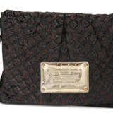 A BLACK & DARK BROWN PATENT LEATHER & FABRIC MONOGRAM OVERSIZED MESSENGER BAG WITH GOLD HARDWARE - Foto 1