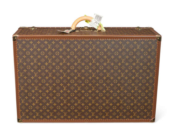 A PAIR OF BROWN MONOGRAM CANVAS HARDSIDED SUITCASES - фото 3