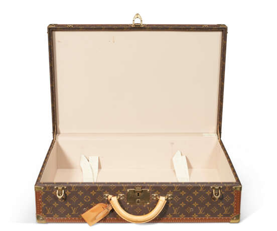 A PAIR OF BROWN MONOGRAM CANVAS HARDSIDED SUITCASES - фото 8