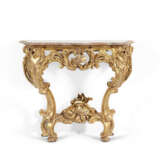 A LOUIS XV STYLE CARVED GILTWOOD CONSOLE TABLE - фото 2