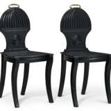 A PAIR OF REGENCY STYLE EBONIZED HALL CHAIRS - photo 3