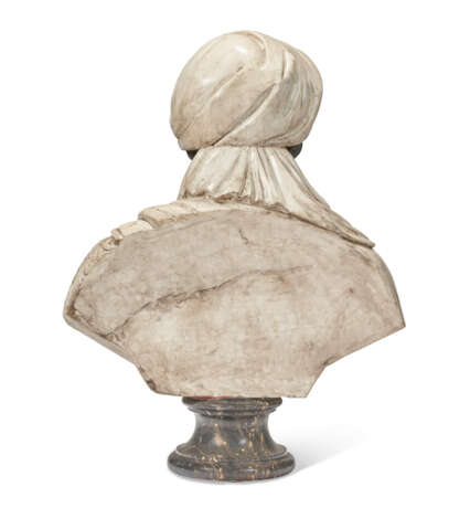 A CARVED MARBLE BUST OF A MOOR - фото 3