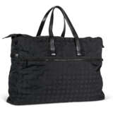 A BLACK NYLON OVERSIZED TRAVEL TOTE BAG WITH SILVER HARDWARE - фото 2