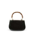 A BLACK PATENT LEATHER BAMBOO TOP HANDLE BAG WITH GOLD HARDWARE - фото 3