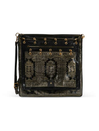 A BLACK LEATHER & GOLD LEATHER LARGE SHOULDER BAG WITH GOLD HARDWARE - фото 1