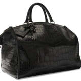 A BLACK ALLIGATOR DUFFLE BAG WITH SILVER HARDWARE - Foto 3