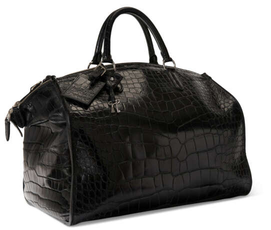 A BLACK ALLIGATOR DUFFLE BAG WITH SILVER HARDWARE - фото 3