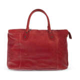 A RED AGED LAMBSKIN LEATHER OVERSIZED TRAVEL BAG WITH RUTHENIUM HARDWARE - Foto 2
