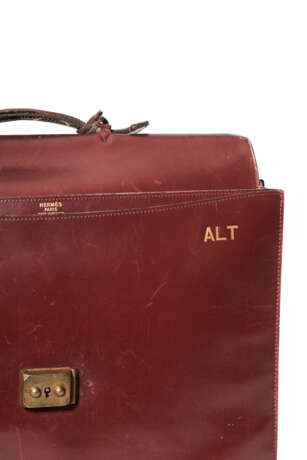 A PERSONALIZED ROUGE H CALF BOX LEATHER SAC À DÉPÊCHES WITH GOLD HARDWARE - фото 4