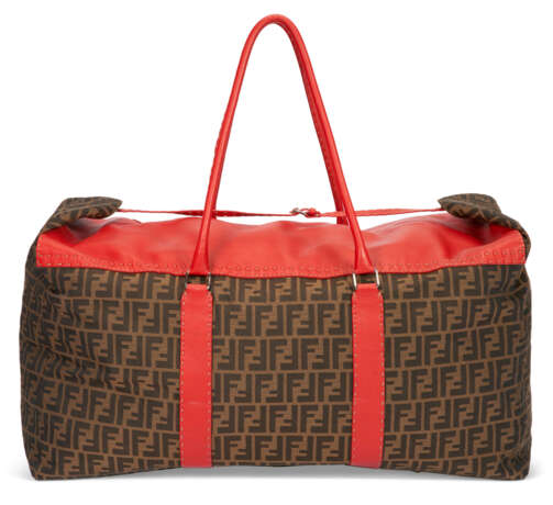 A RED LEATHER & BROWN MONOGRAM CANVAS OVERSIZED TRAVEL BAG WITH SILVER HARDWARE - фото 2