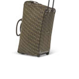 A PAIR OF DARK GREEN & BROWN MONOGRAM CANVAS ROLLING DUFFLE BAGS WITH SILVER HARDWARE - Foto 3
