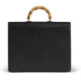 A PAIR OF BLACK & BROWN LEATHER BAMBOO TOP HANDLE BRIEFCASES WITH GOLD HARDWARE - Foto 3