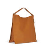 A BROWN CRAZY LARGE GRAIN LEATHER HOBO BAG WITH GOLD HARDWARE - Foto 2