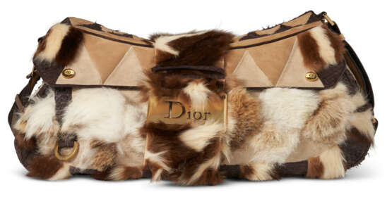 A BROWN FUR & SUEDE OVERSIZED MESSENGER BAG WITH GOLD HARDWARE - фото 1