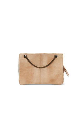 A BEIGE PONYHAIR SHOULDER BAG WITH AGED GOLD HARDWARE - фото 1