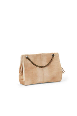 A BEIGE PONYHAIR SHOULDER BAG WITH AGED GOLD HARDWARE - фото 5