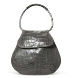 A MATTE GREY ALLIGATOR VITELLO DAINO RING BAG WITH SILVER HARDWARE - фото 2