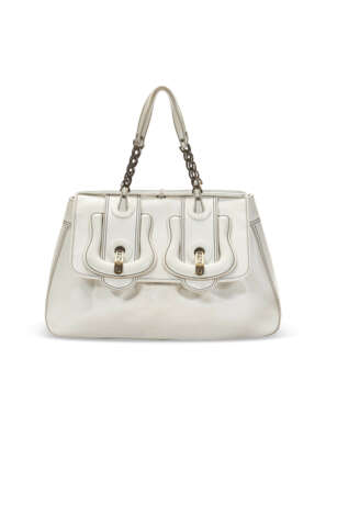 A WHITE LEATHER B SHOULDER BAG WITH BRONZE HARDWARE - Foto 1