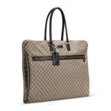 A BROWN MONOGRAM COATED CANVAS GARMENT BAG WITH SILVER HARDWARE - Foto 2