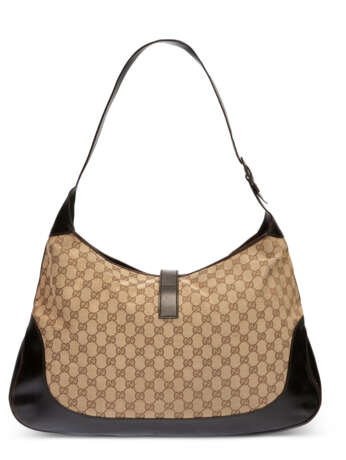 A BROWN MONOGRAM CANVAS & BLACK LEATHER OVERSIZED JACKIE BAG WITH SILVER HARDWARE - Foto 2