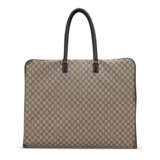 A BROWN MONOGRAM COATED CANVAS GARMENT BAG WITH SILVER HARDWARE - Foto 3