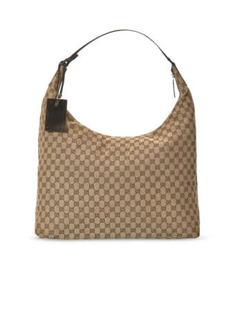 A PAIR OF BROWN MONOGRAM CANVAS OVERSIZED HOBO BAGS - Foto 2