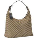 A PAIR OF BROWN MONOGRAM CANVAS OVERSIZED HOBO BAGS - Foto 3