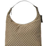 A PAIR OF BROWN MONOGRAM CANVAS OVERSIZED HOBO BAGS - Foto 4