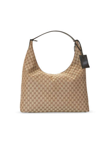 A PAIR OF BROWN MONOGRAM CANVAS OVERSIZED HOBO BAGS - Foto 5