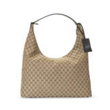 A PAIR OF BROWN MONOGRAM CANVAS OVERSIZED HOBO BAGS - Foto 5