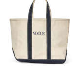 A PAIR OF BLUE & GREEN CANVAS TOTE BAGS - Foto 2