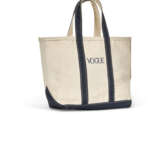 A PAIR OF BLUE & GREEN CANVAS TOTE BAGS - Foto 4