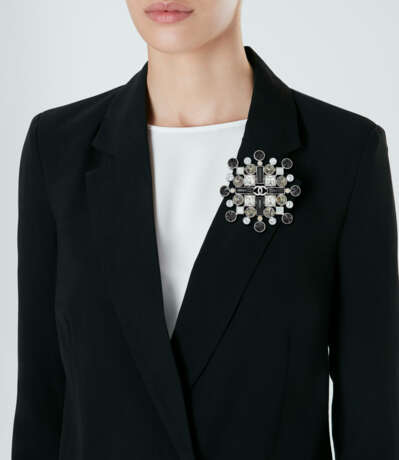 UNSIGNED CHANEL CRYSTAL BROOCH - Foto 3