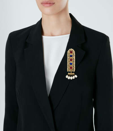 CHANEL GRIXPOIX GLASS AND FAUX PEARL CLIP-BROOCH - photo 3